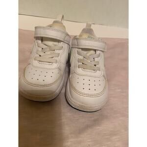 TODDLERS SIZE 7C NIKE SNEAKERS